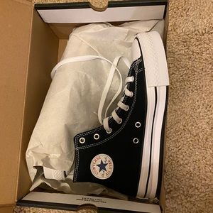 New unworn converse